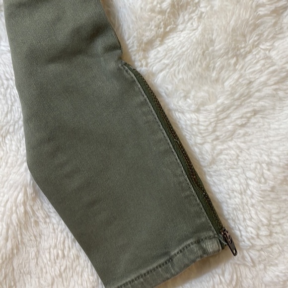 American Eagle Green Jeggings‎ - Picture 3 of 10